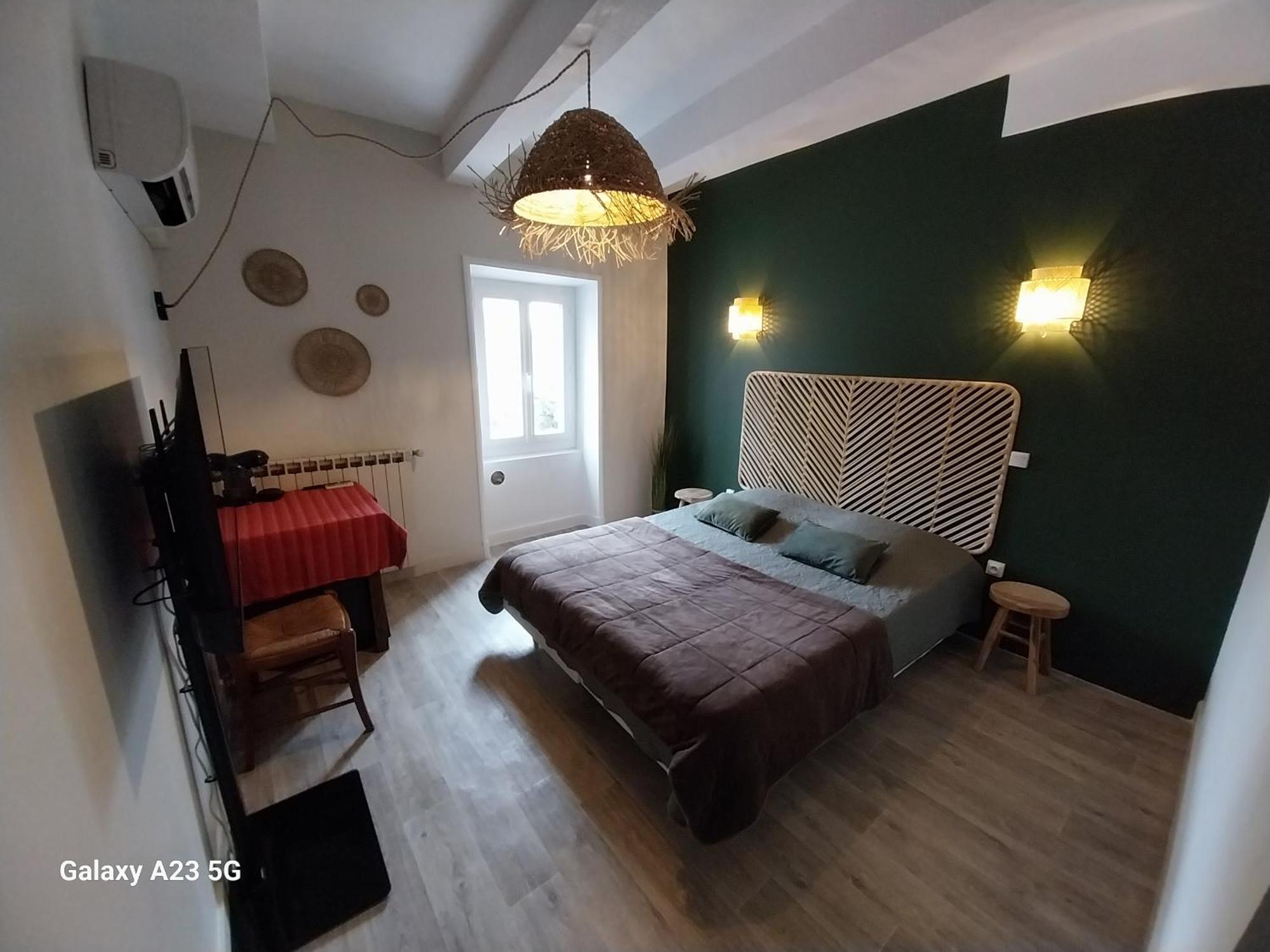 Hotel Le 18 by Benson à Bollène Extérieur photo