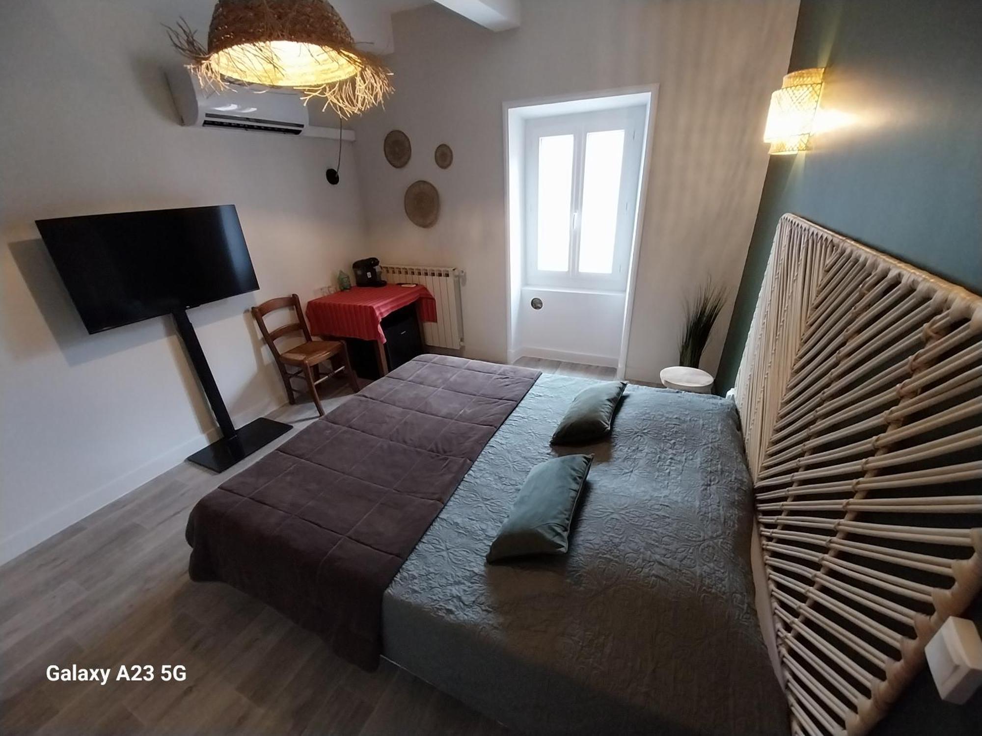 Hotel Le 18 by Benson à Bollène Extérieur photo