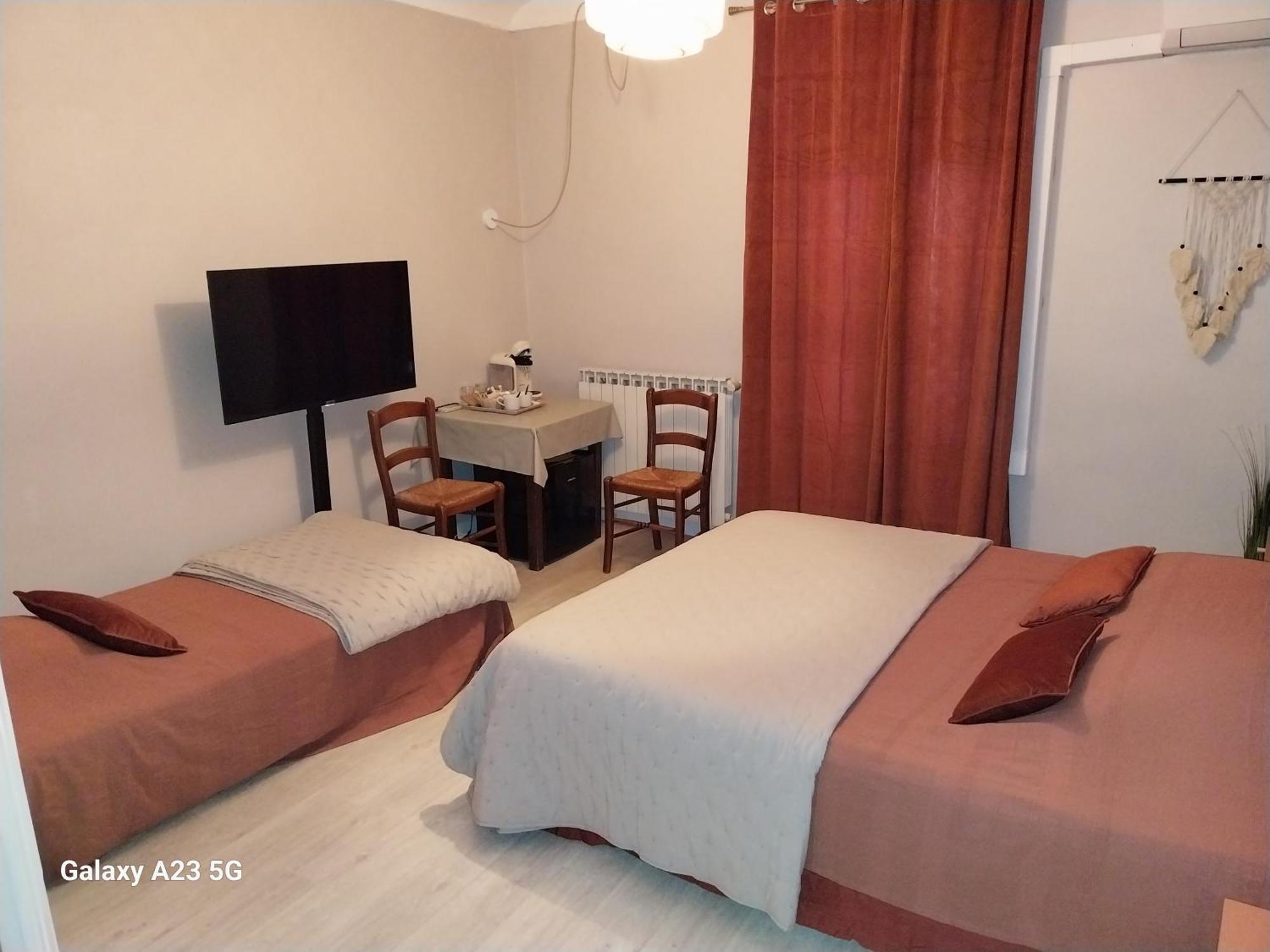 Hotel Le 18 by Benson à Bollène Extérieur photo